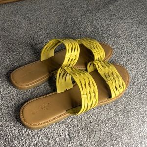 Universal thread size 9 sandals